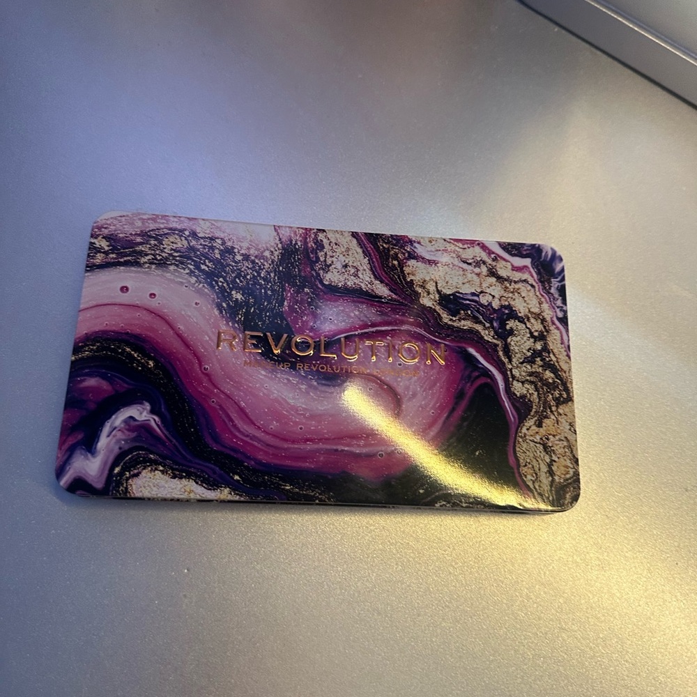 Revolution Marble Effect Makeup Palette in Purple and Gold